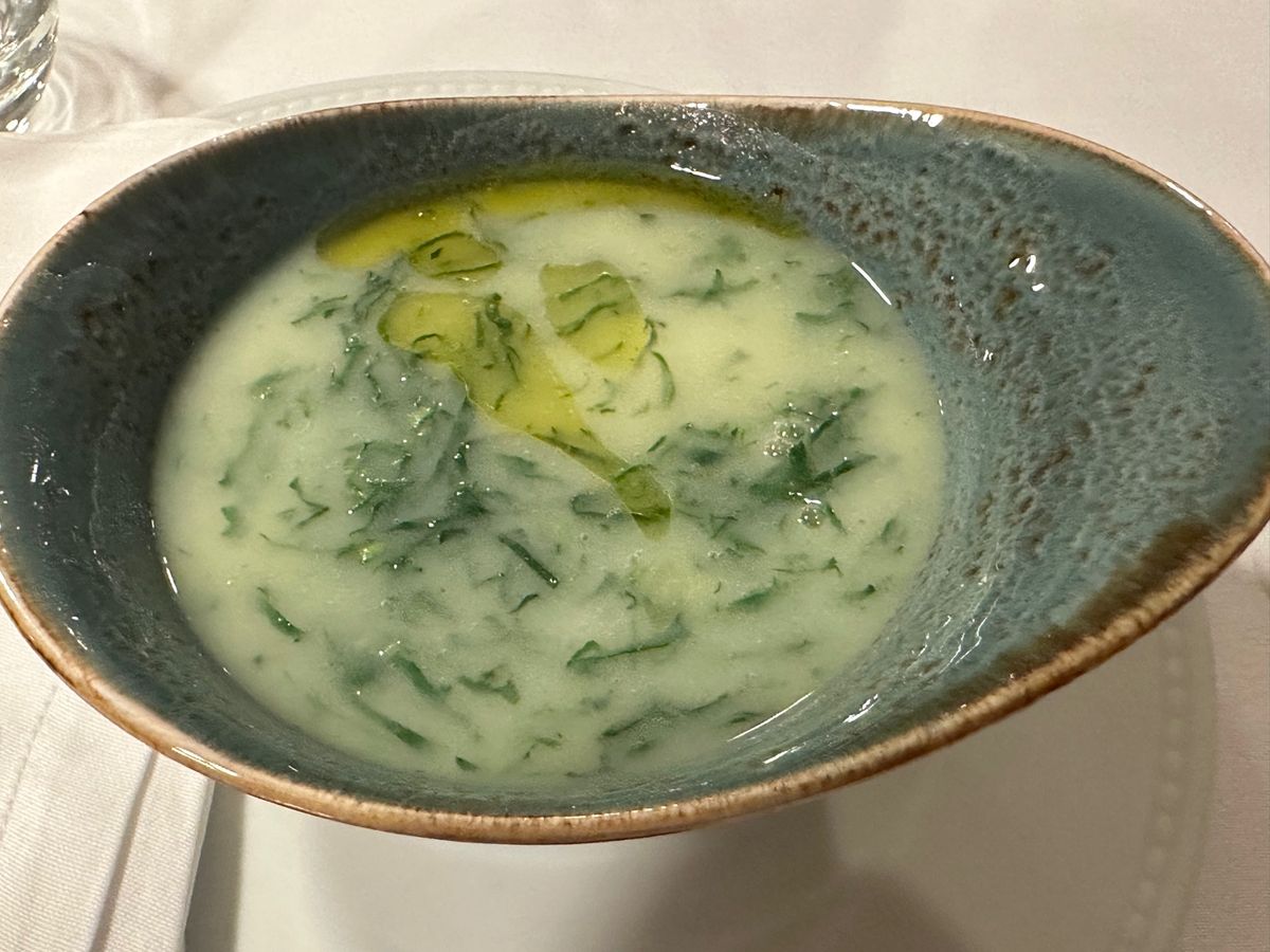 4/29
ポルト2日目グルメ
ポルト名物トリパス、赤鯛のオリーブ焼き、カイ...