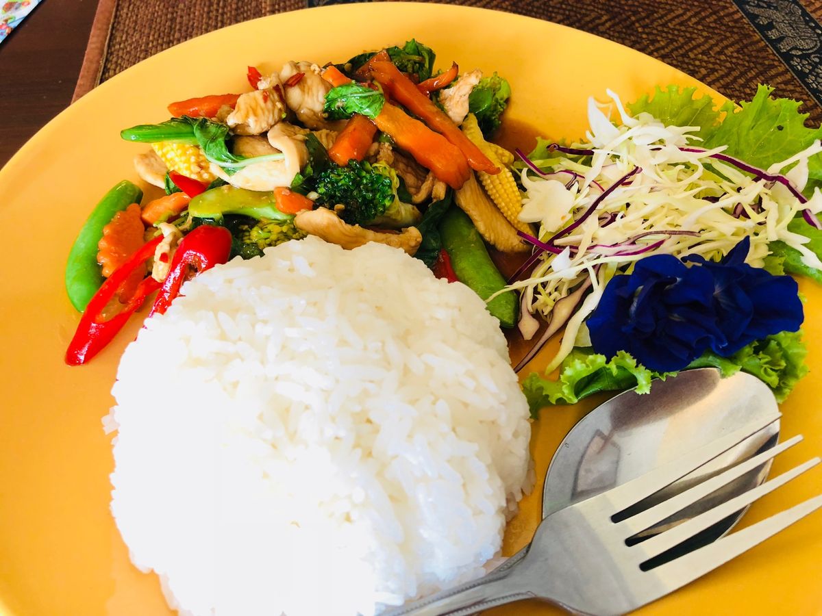 バンコクから電車でアユタヤへ。自転車を借りて観光🚲