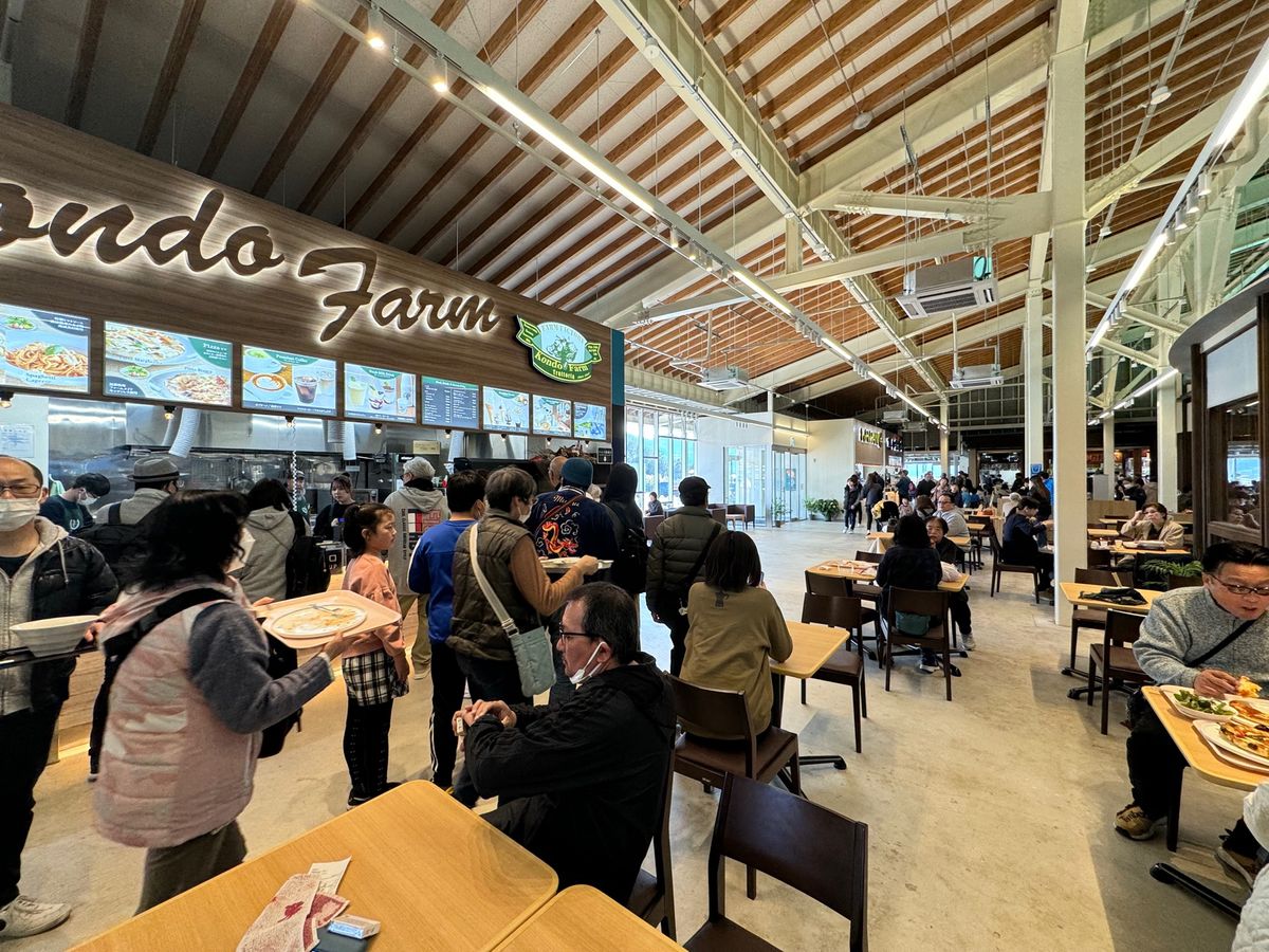 サービスエリア「富楽里（ふらり）ハイウェイオアシス」

高速から入るとフー...