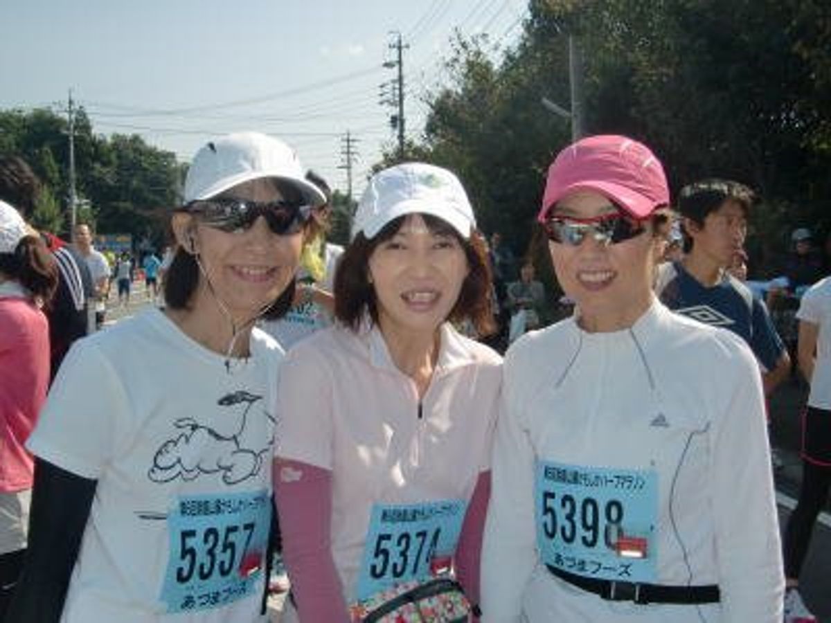 かーちゃん、職場のお友達と参加。私はハーフ、その他は１０キロ。
1時間41...