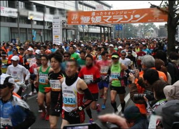 日本・愛媛県「愛媛　一泊一人旅RUN　愛媛マラソン２回目」の写真：１０時スタート。