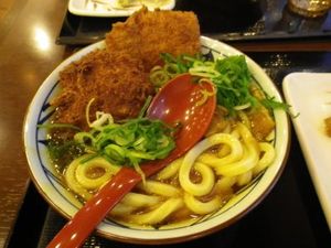 うどんでカーボローディング完了。