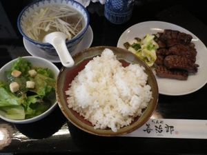 仙台駅で食べた牛タン定食。ボリューミーでした。