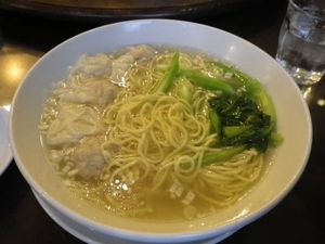 日清カップラーメンミュージアムでオリジナルカップ麺を作り、その後は横浜中華...