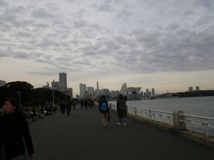 山下公園と横浜三塔。