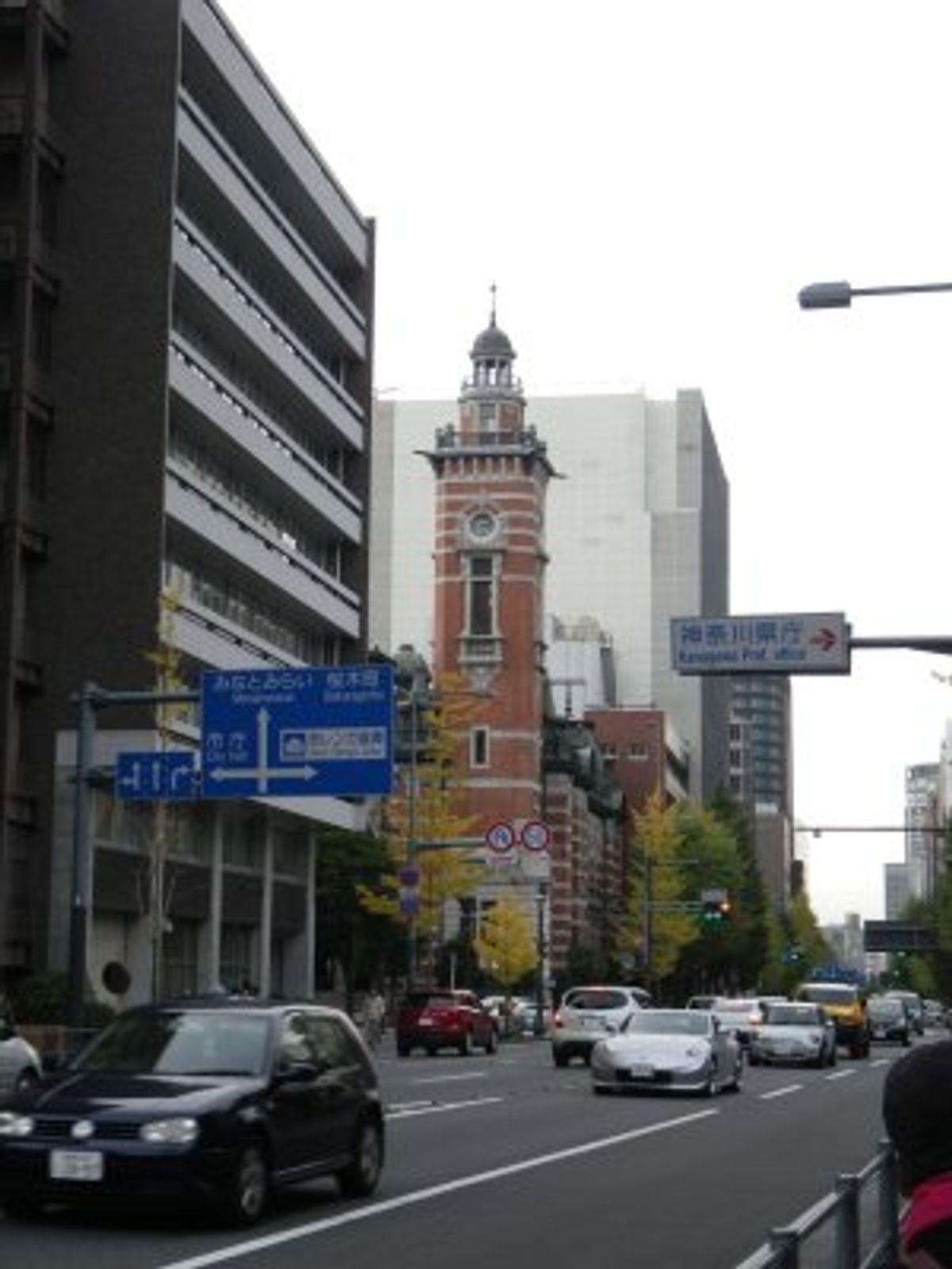 山下公園と横浜三塔。