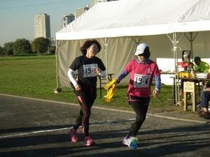 ３８チーム中２１位でした。特別賞の「女性が一番走ったで賞」を頂きました。