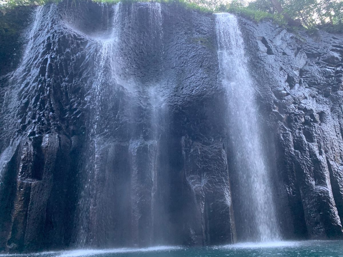 高千穂峡でボート🚣
朝日が、溪谷にさして清々しかった(^^)