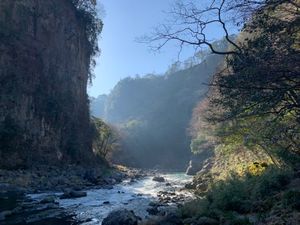 高千穂峡でボート🚣
朝日が、溪谷にさして清々しかった(^^)