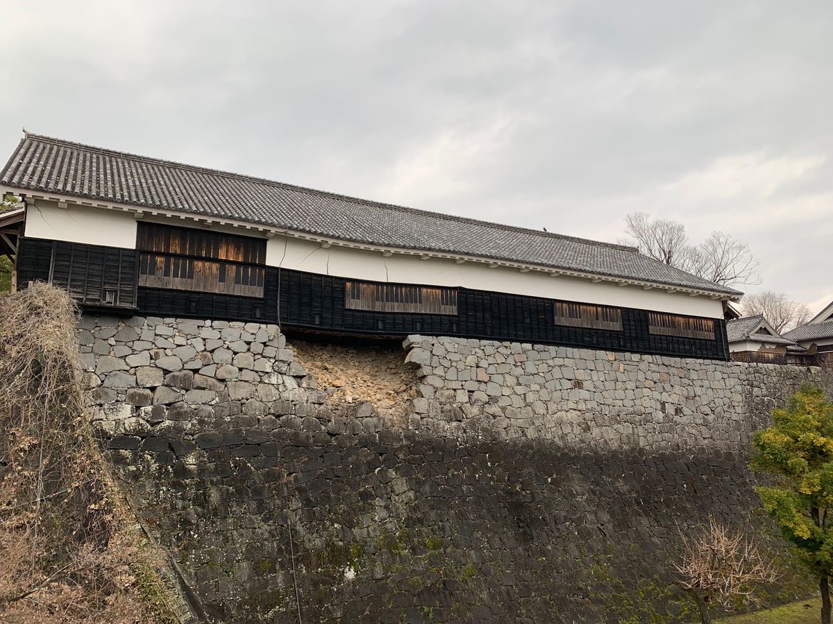 熊本城
地震の傷跡が残っていました（涙）