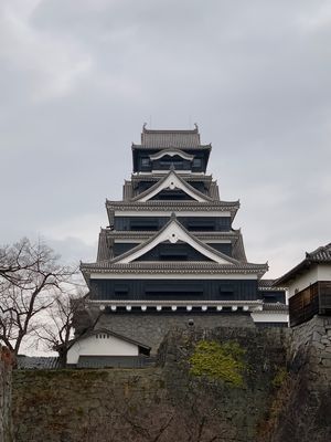 熊本城
地震の傷跡が残っていました（涙）