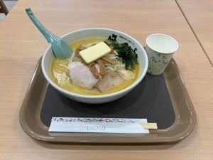 青森県立美術館
あおもり丼
弘前城
味噌バター牛乳ラーメン