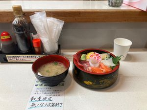 青森県立美術館
あおもり丼
弘前城
味噌バター牛乳ラーメン