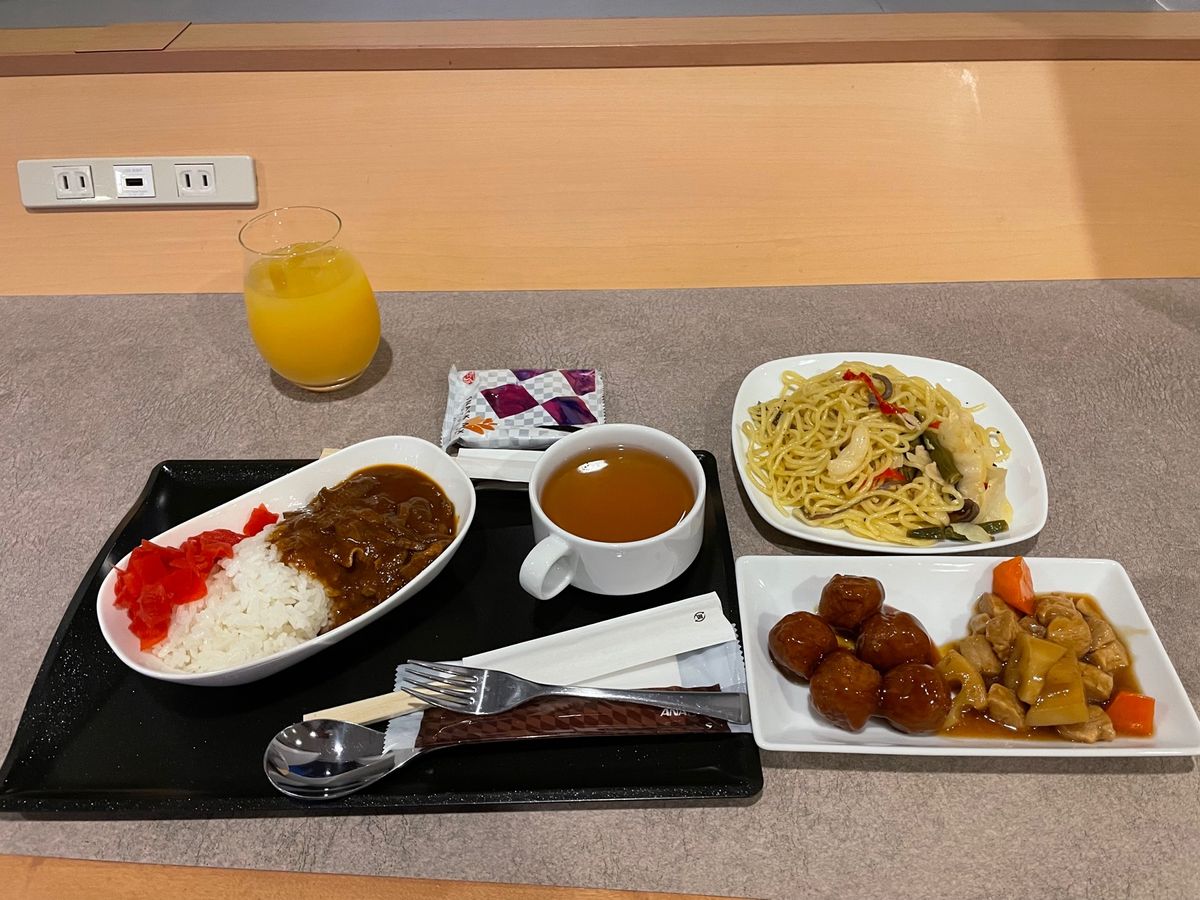 ANAラウンジに立ち寄り
ものすごく荒れている。