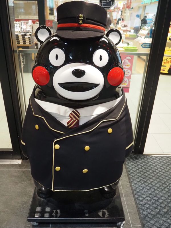 日本・熊本城「九州へ2泊３日の新婚旅行」の写真：くまもんが駅でお出迎え
むちゃくちゃきれ...