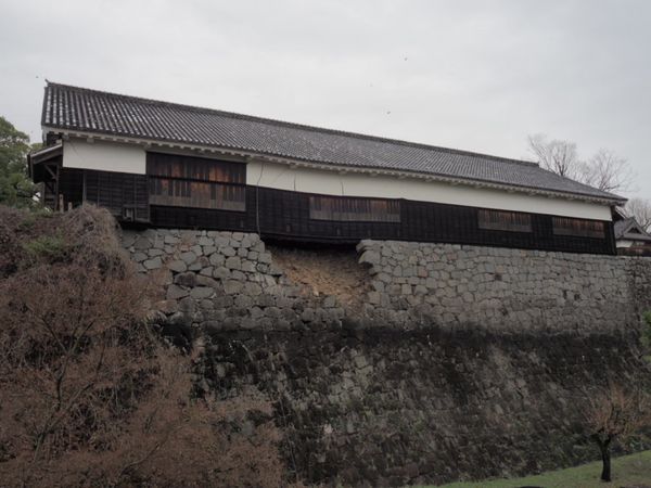 日本・熊本城「九州へ2泊３日の新婚旅行」の写真：地震の爪痕があらゆるところに。
絶賛復興...