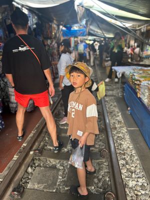 メークロン市場〜水上マーケット〜トラ
