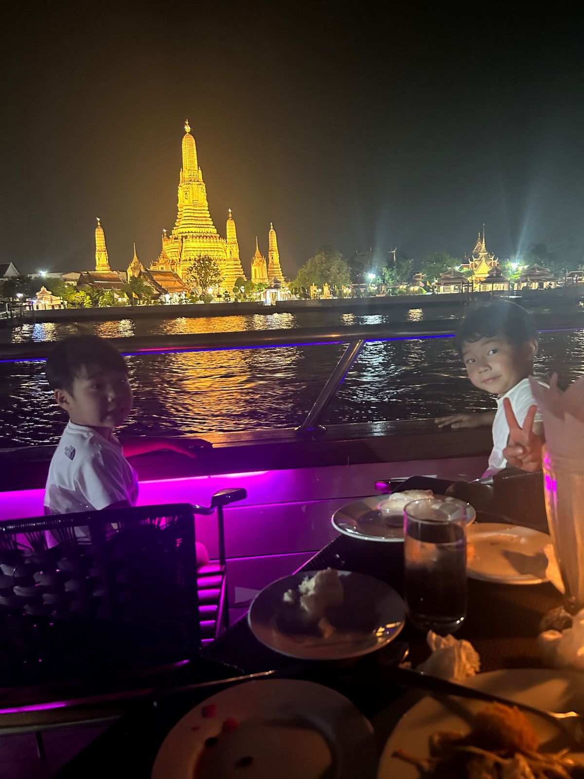 チャオプラヤー川ディナークルーズ
