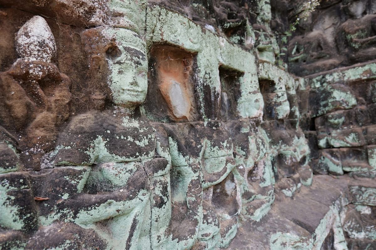 遺跡巡り疲れました。
朝から昼過ぎまで遺跡見て 熱中症気味で、そのあとは部...