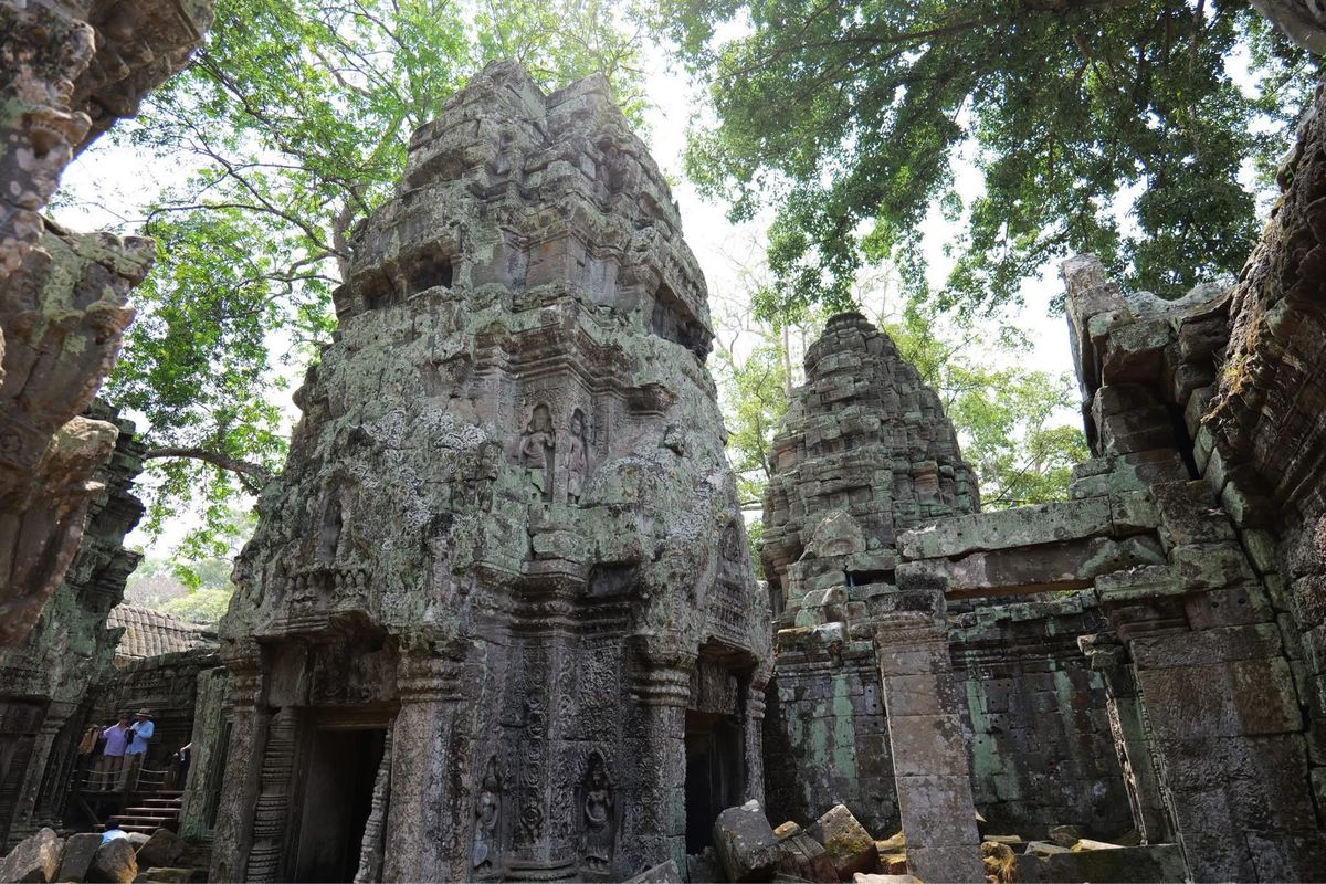 遺跡巡り疲れました。
朝から昼過ぎまで遺跡見て 熱中症気味で、そのあとは部...