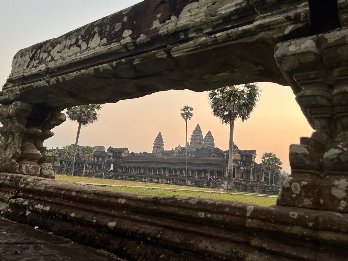 朝のアンコールワット