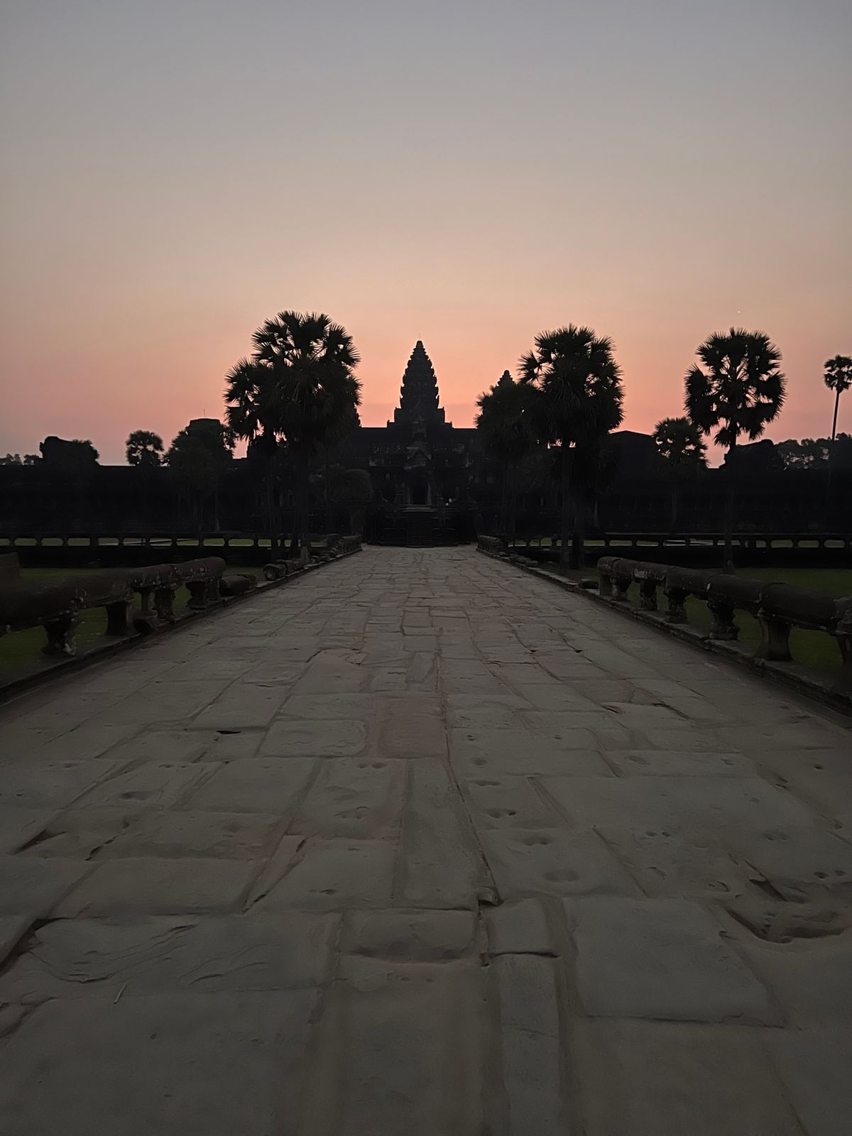 朝のアンコールワット