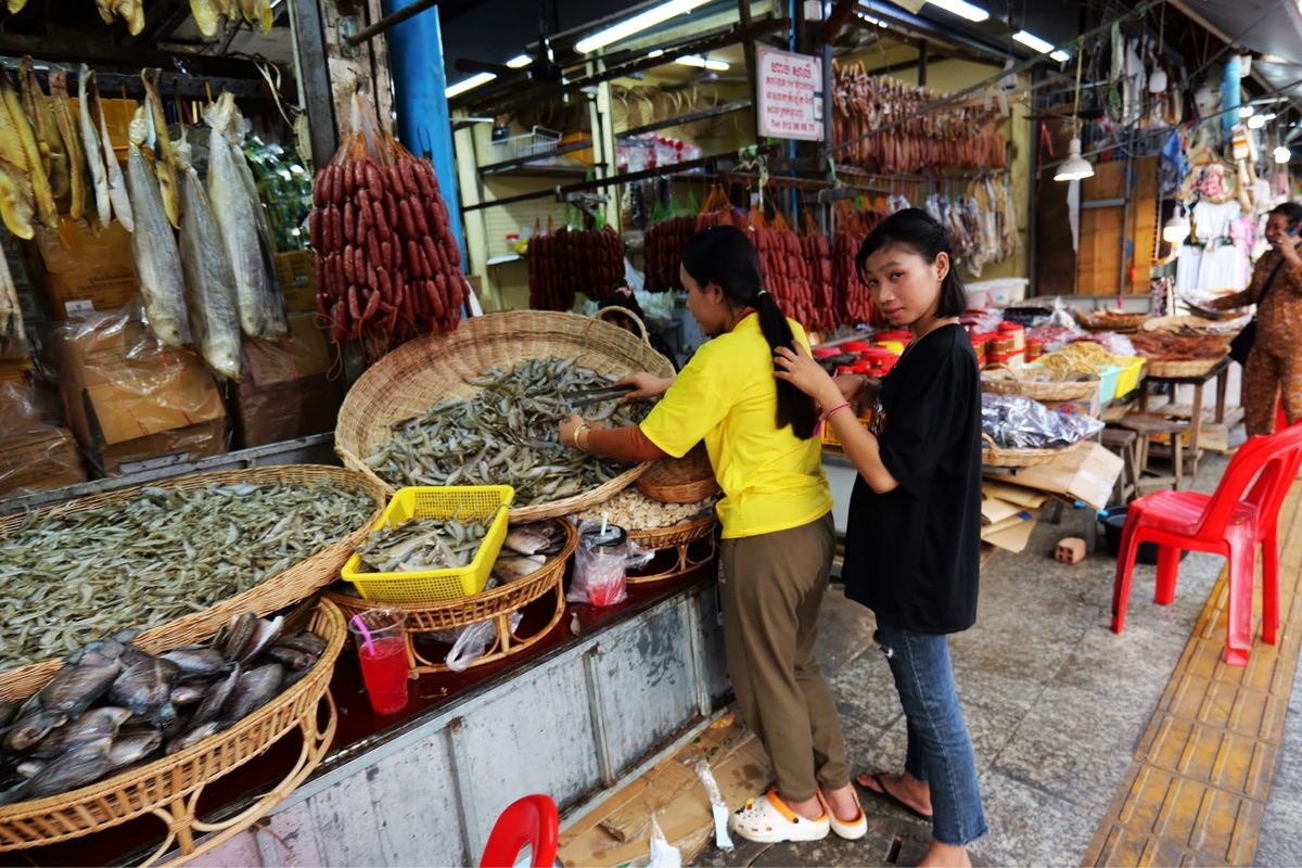 シェムリアップ中心の市場にて