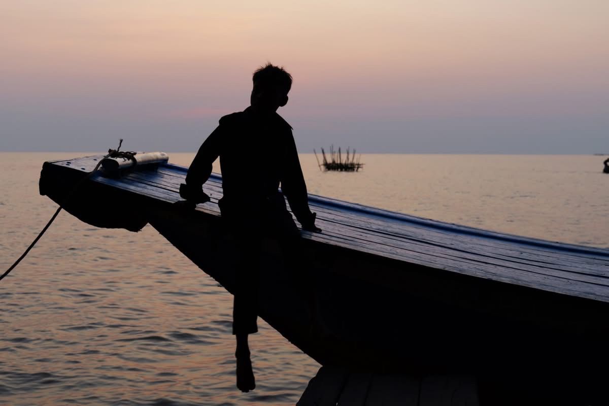 トンレサップ湖で眺める夕陽