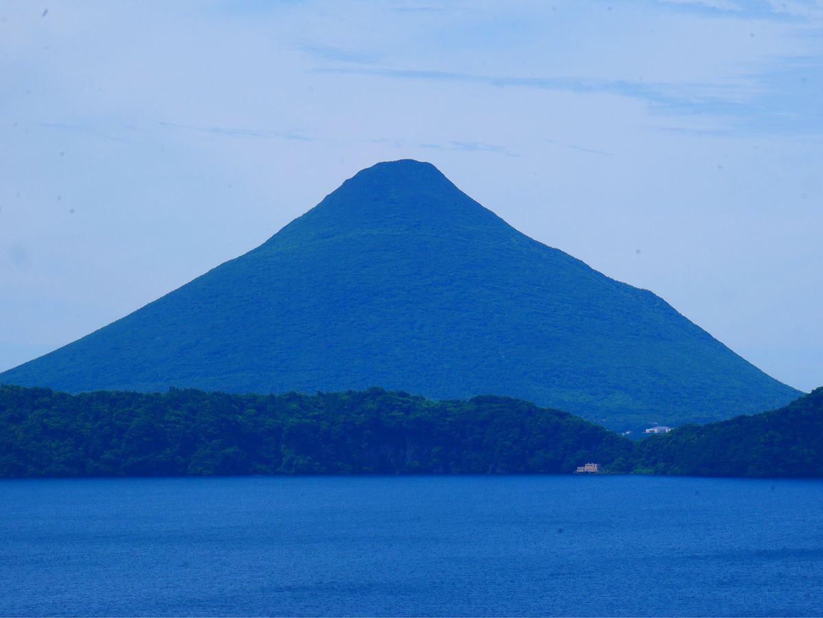 池田湖と開聞岳