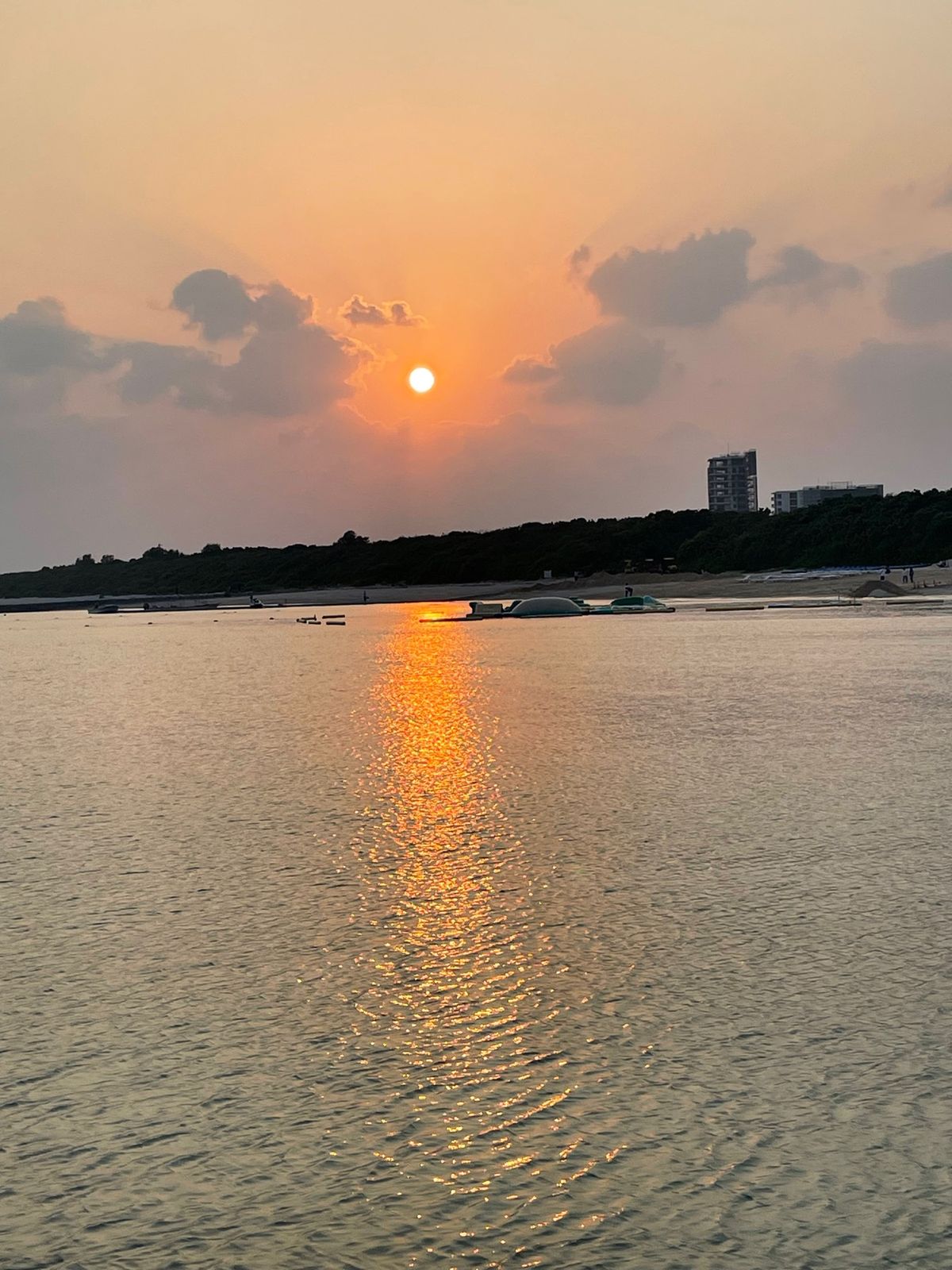 ホテル目の前のマエサトビーチ
こちらは人工ビーチだそう
海開きは翌週からと...