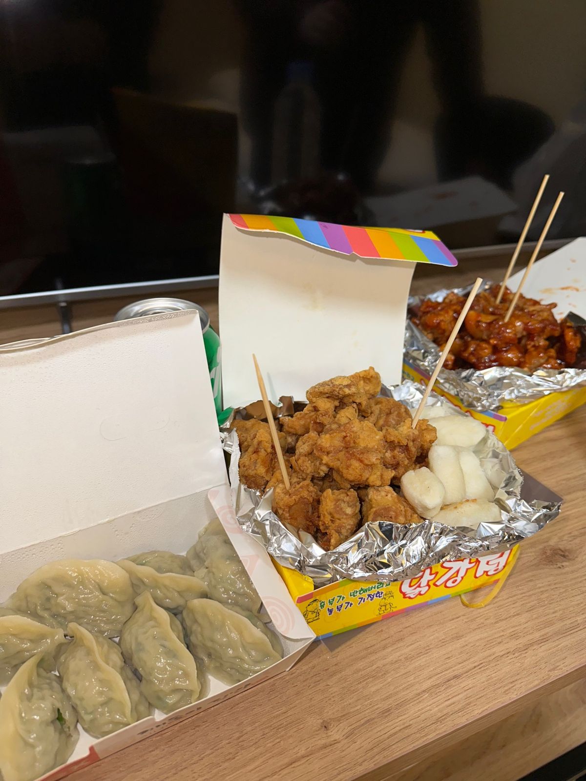 あっちでエビの餃子絶対食べるべき、それだけでお腹いっぱいにしたいくらい美味...