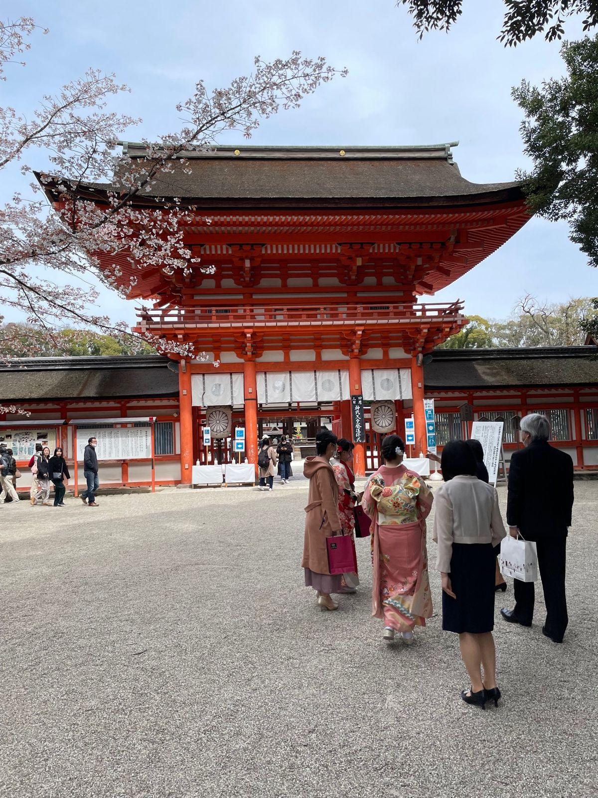下鴨神社

みたらし団子の由来のみたらし（御手洗）
奥には瀬織津姫✨