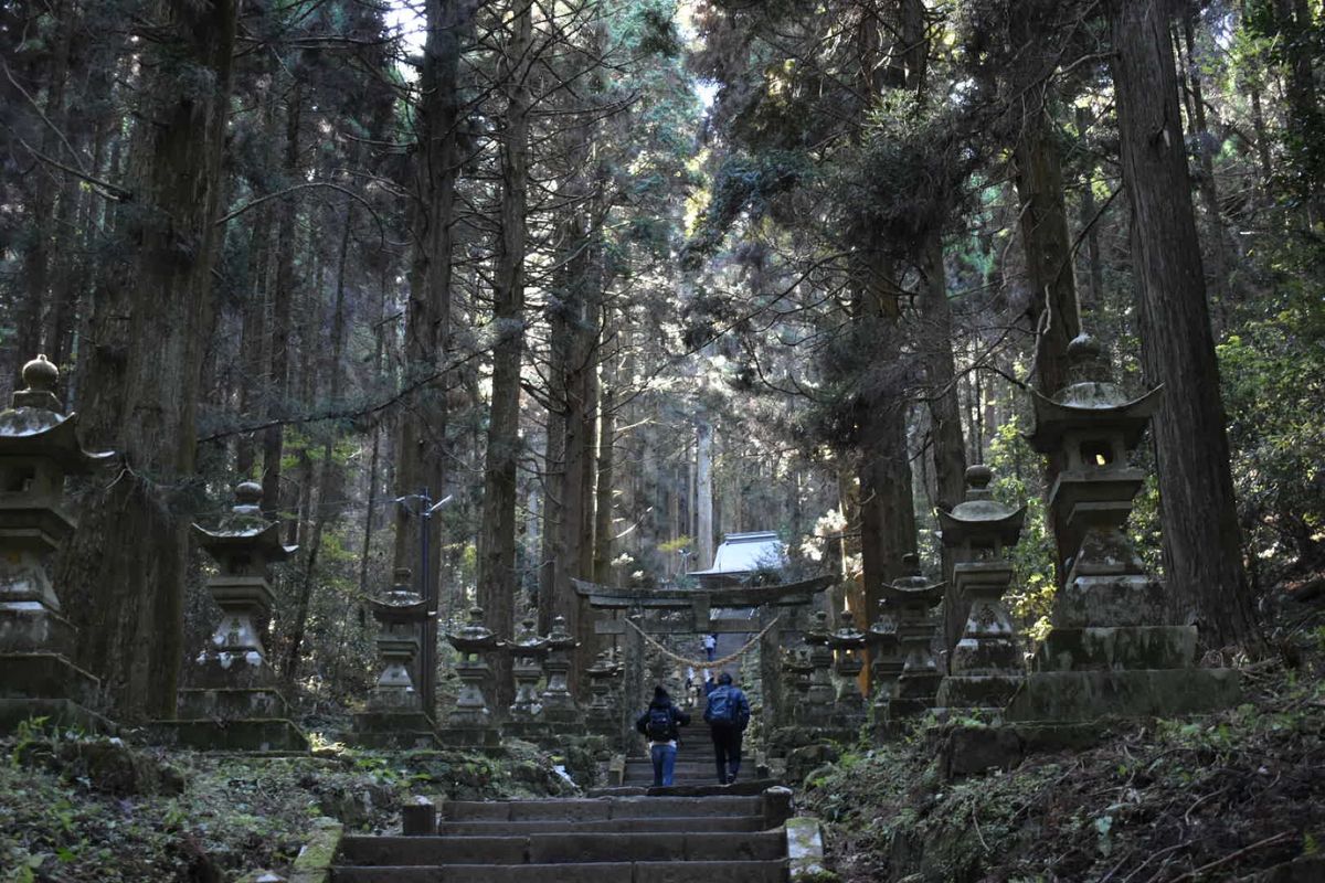 大観峰より雲海
山吹水源
上色見熊野座神社
西湯浦園地展望所