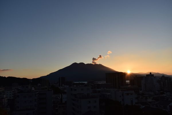 日本・鹿児島県「鹿児島正月」の写真：初日の出
せごどん
鶴丸城御楼門
天文館