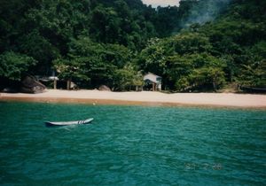 パラグアイからイグアスの滝を通ってブラジル東部の海岸へ。ポルトセグーロで睡...