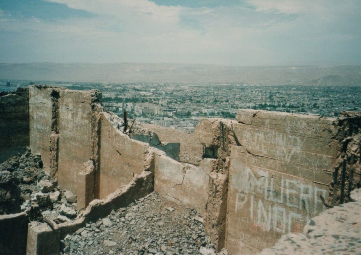 ペルーのリマからバスでナスカ、アレキパを経由してチリ北部の町、アリカへ。