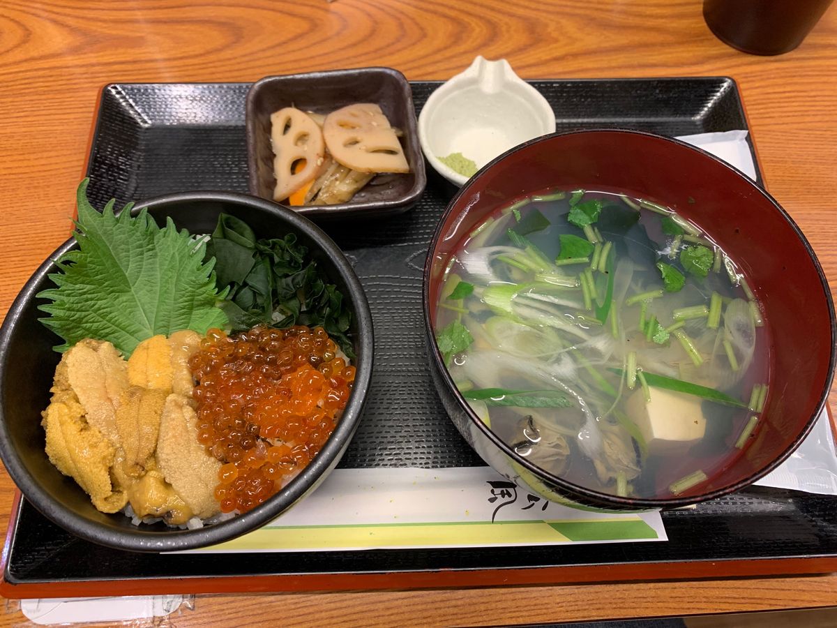 杜の市場で
うにといくら丼‼️