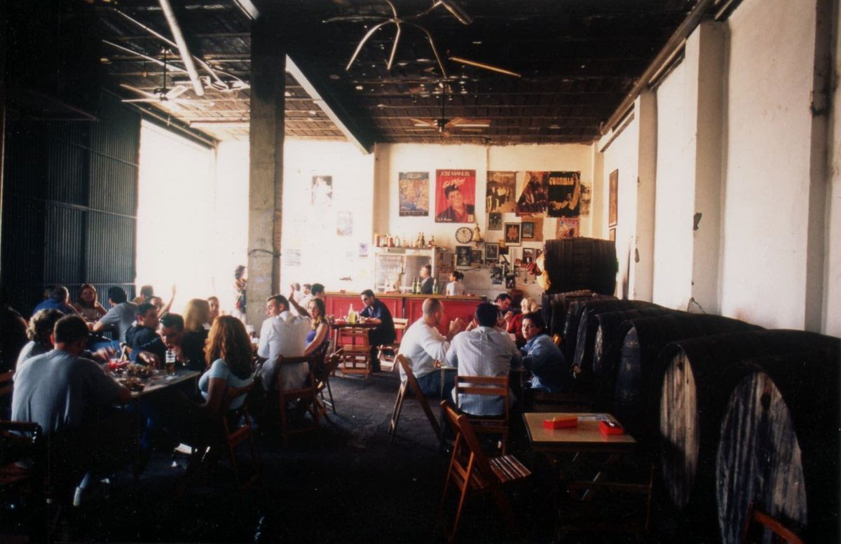 取材旅行でアンダルシア沿岸とセビージャ周辺のボデガ（酒場）を車で周った。写...