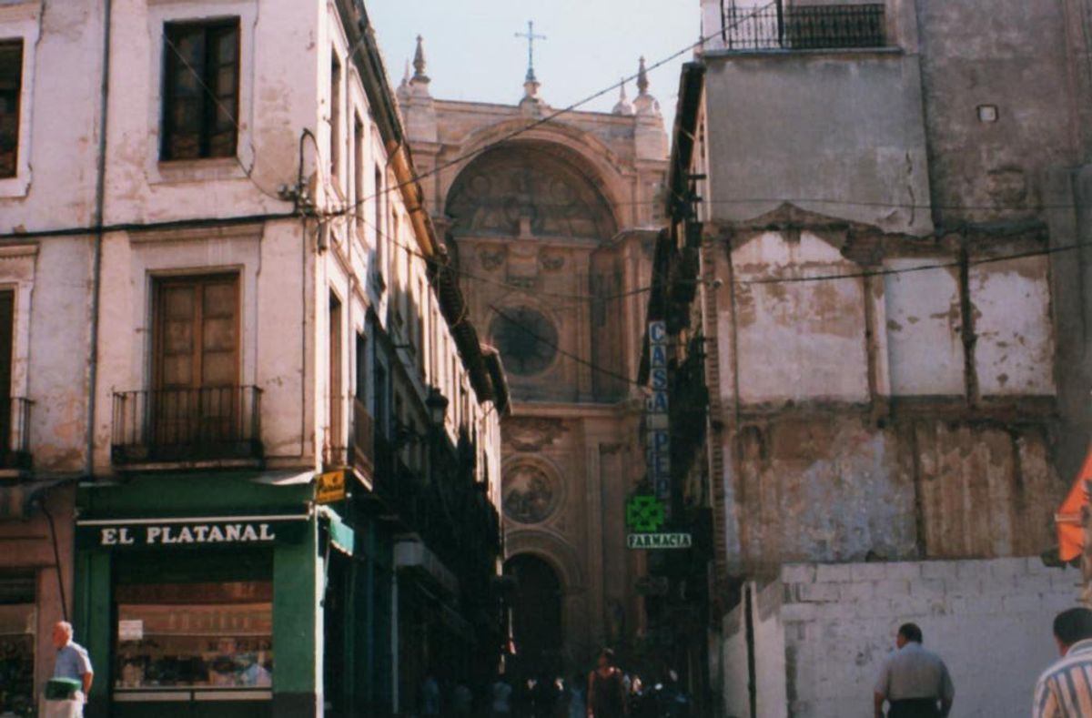 レンタカーでセビージャ、グラナダ、その後フリヒリアナという小さな村へ。さら...