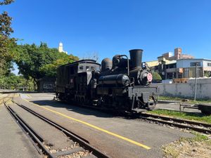 嘉儀駅は昭和な雰囲気するノスタルジックな場所．
日本人が建設した森林鉄道の...