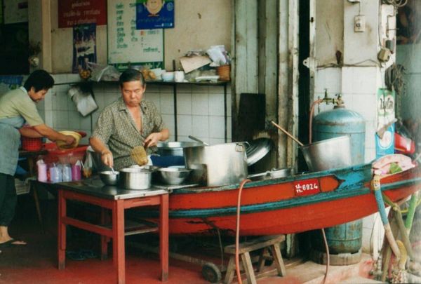 ラオス人民民主共和国・ヴィエンチャン「東南アジアの旅」の写真：ラオスの国境からタイへ入国。チェンマイを...