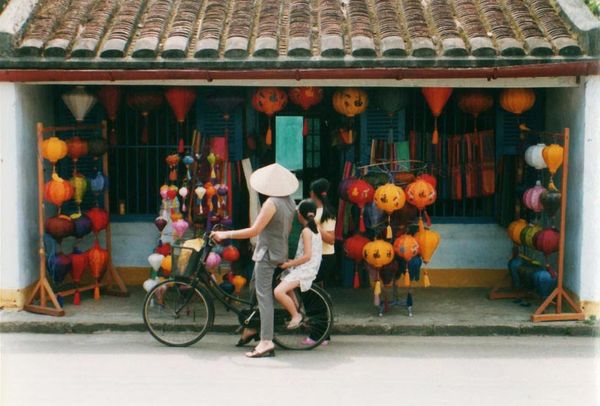 ラオス人民民主共和国・ヴィエンチャン「東南アジアの旅」の写真：ベトナムのホーチミンシティーからバスでハ...