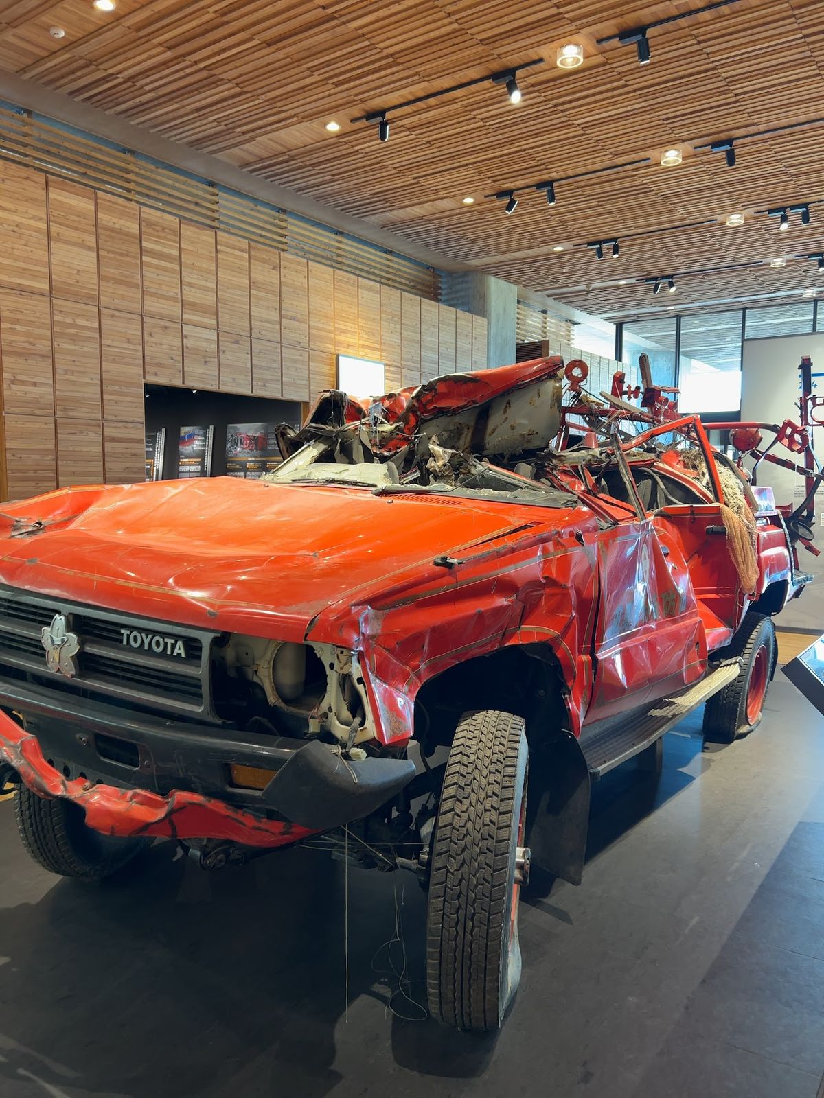 陸前高田市
まだ新しい白いアパート
何も知らない自分は遠目に「新築かな？」...