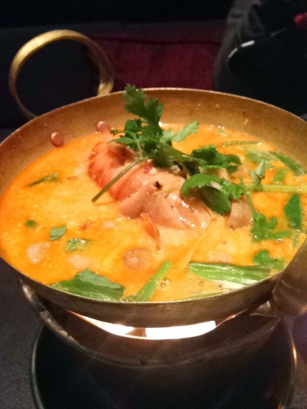 タイ・バンコク「初タイ」の写真：ピンクのカオマンガイとプーパッポンカレー...