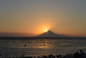 ギリ島のサンセットビーチから眺める
バリ島のアグン山
最高の天気の中またス...