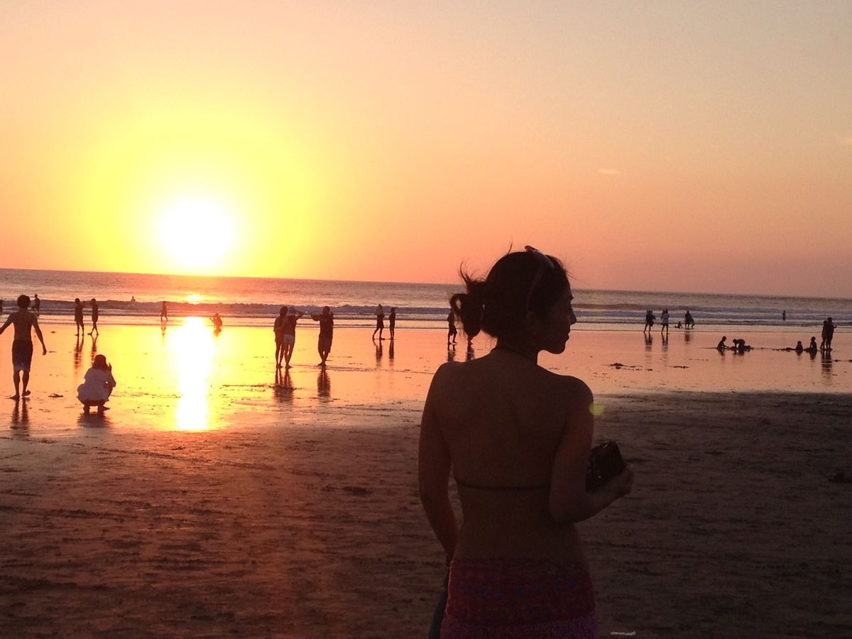 ビーチでローカル君達の歌聴きながらのんびり
最後にタナロット寺院へお参りへ...