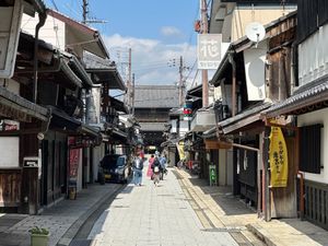 長浜の街ブラ、ガラスの小物を購入。
お昼は鳥喜多の親子丼。最高に美味い！
...