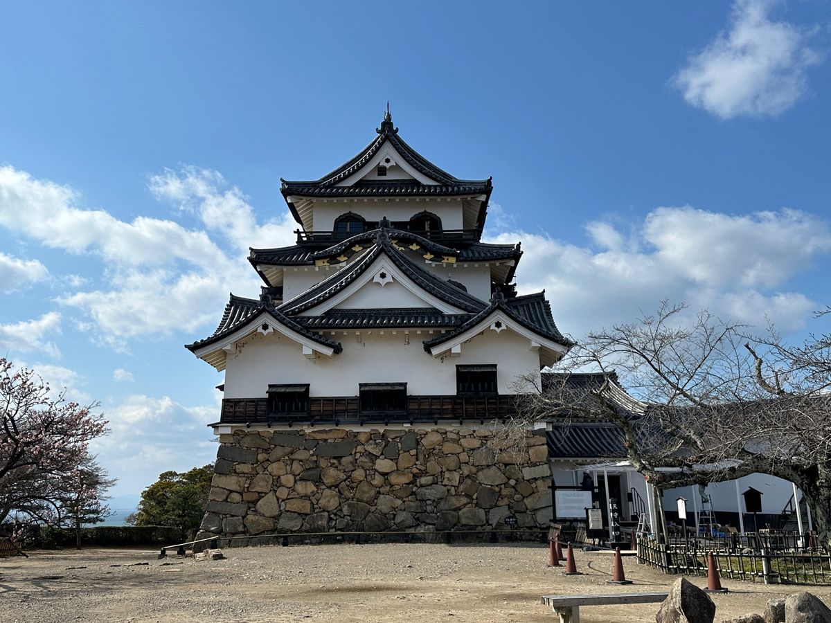 長浜の街ブラ、ガラスの小物を購入。
お昼は鳥喜多の親子丼。最高に美味い！
...