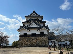 長浜の街ブラ、ガラスの小物を購入。
お昼は鳥喜多の親子丼。最高に美味い！
...