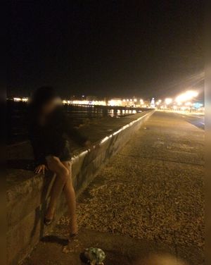 夜の街散策
何キロも続くMalecón 通り
昼間でも夜でも色んな顔があっ...